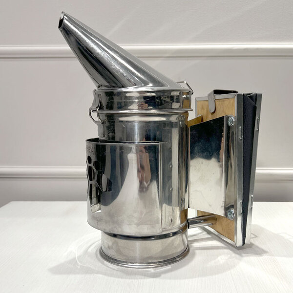 Дымарь пасечный нержавеющий со съемным мехом ограждением с листового металла