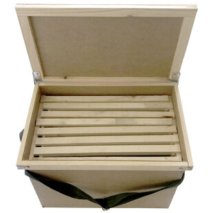 Ящик рамочный для 8-ми рамок «Дадан» с регулируемой ременной ручкой Ящик рамочный для 8-ми рамок «Дадан» с регулируемой ременной ручкой