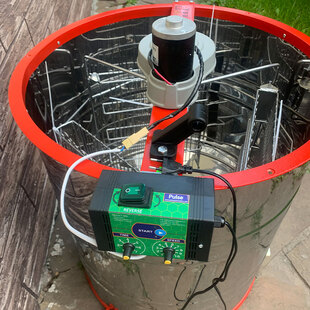 Медогонка 3х рамочная поворотная нержавеющая Aisi430 с Эл. приводом 220в 100ват кран пластик