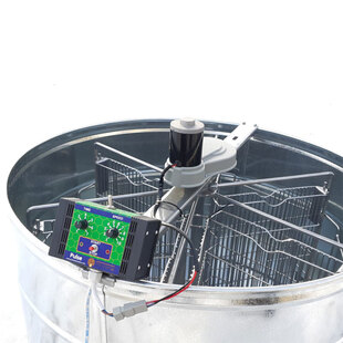 Медогонка полуавтоматическая  оцинкованнаяна 6 рамок, с ременным электроприводом 12В.