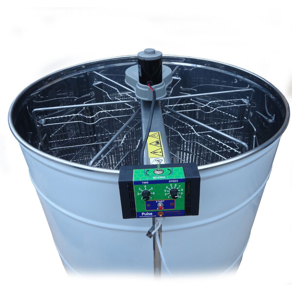 Медогонка полуавтоматическая  нержавеющая 6 рамок, с ременным электроприводом 12В.