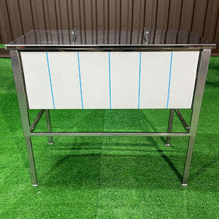 Стол для распечатывания сот 1м (0,5мм)с глубокой корзиной и крышкой. Кран нержавеющий