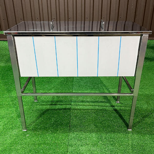 Стол для распечатывания сот 1м (0,5мм)с глубокой корзиной и крышкой. Кран нержавеющий